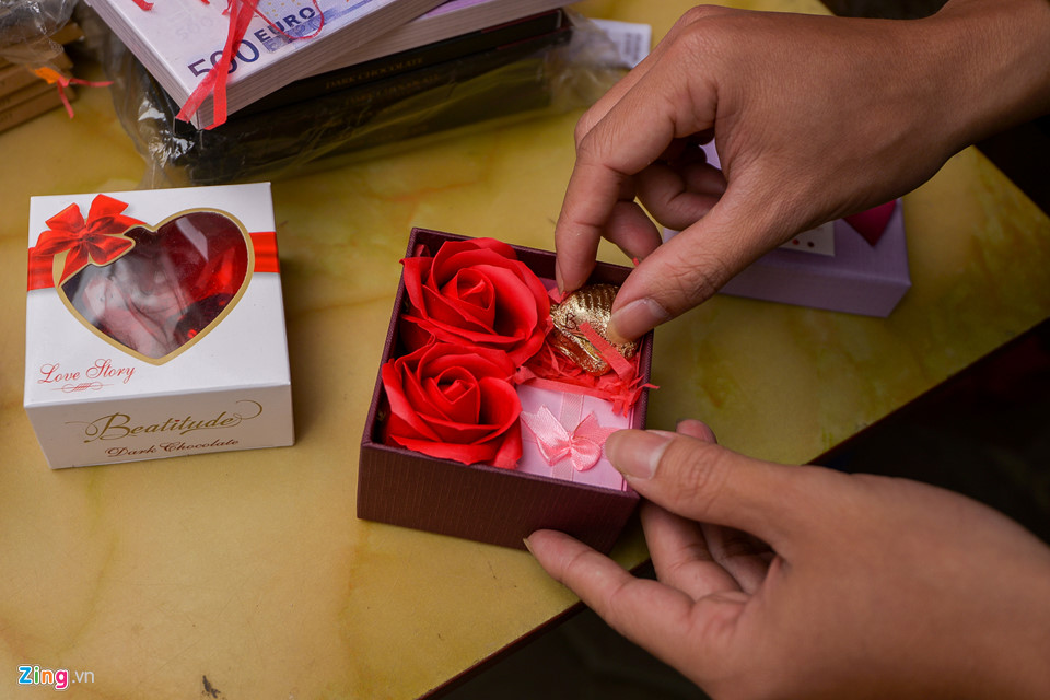 Thị trường quà tặng Valentine lu mờ vì không khí Tết